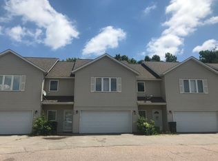 2132 Willow Trl, North Mankato, MN 56003