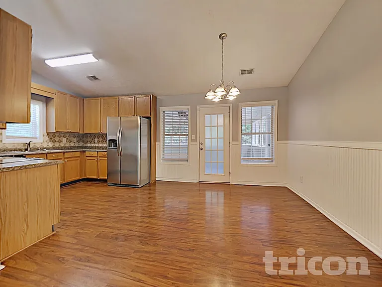 726 Westbury Dr — Photo 21