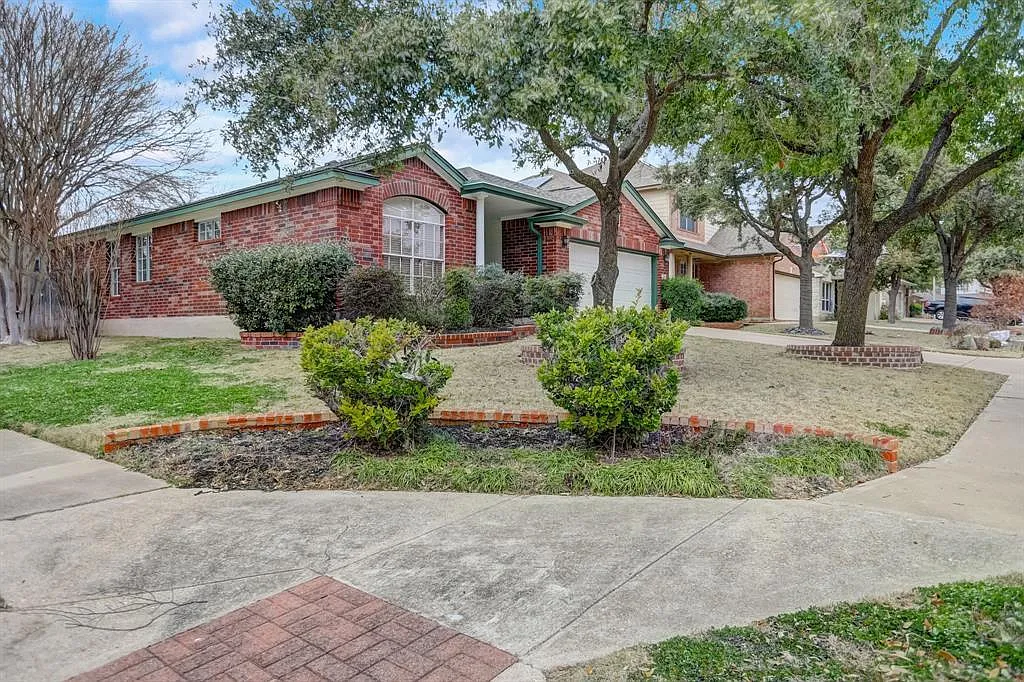 3 bed, 2.0 bath, 1465 sqft, $2,100 — Photo 3