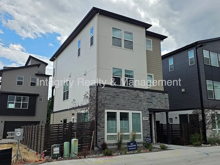 11014 E Hinsdale Cir — Photo 2