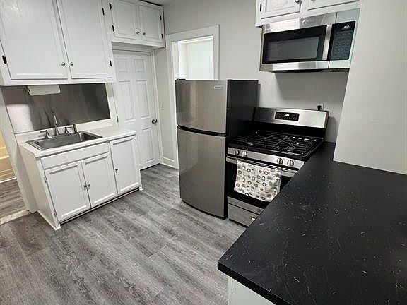 5th image of 69 Hanford Ave #1