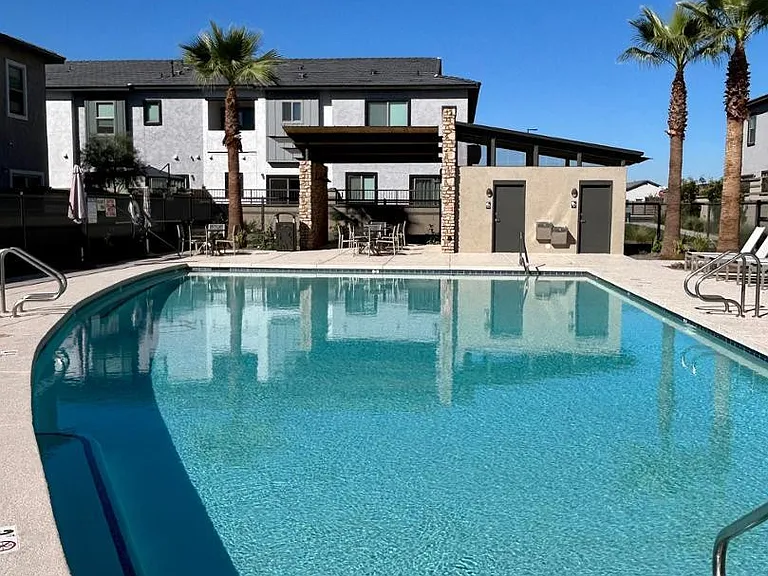 7508 S 75th Dr — Photo 30