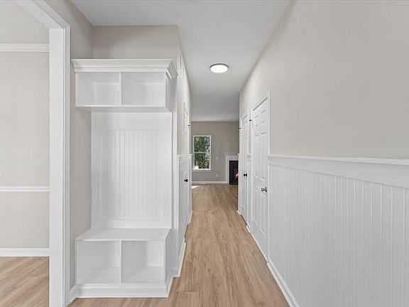 4th image of 628 Hanska Way