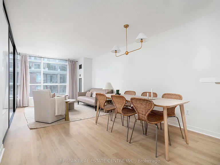 942 Yonge St #616 — Photo 1