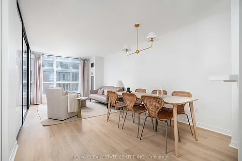 942 Yonge St Photo 1
