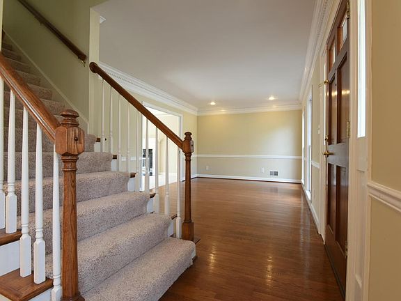 4th image of 2357 Saratoga Dr