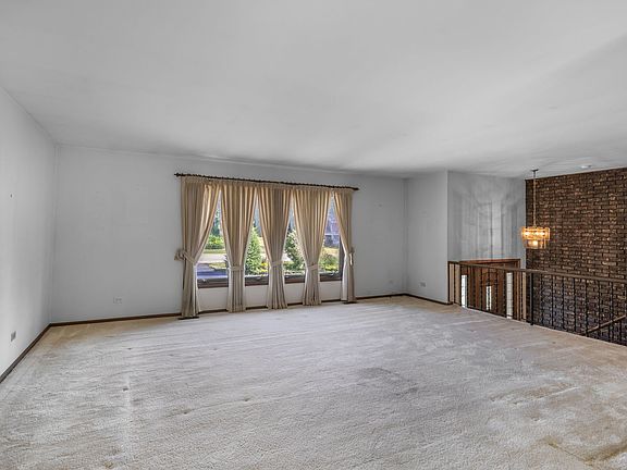 4th image of 3411 E Crystal Lake Ave