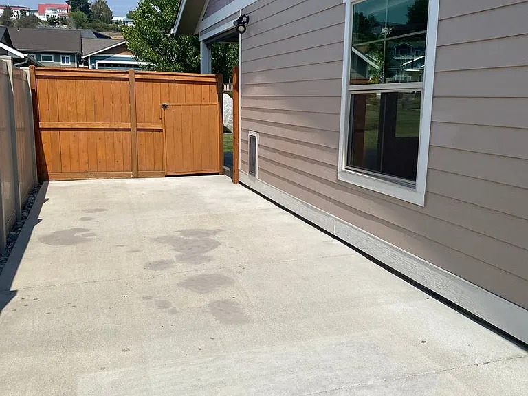 566 Village Dr — Photo 30