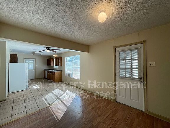 5th image of 1208 N Willow St