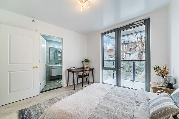 Sold by E Realty International Corp | media 20