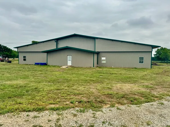 326 N 140th Rd, Delphos, KS 67436