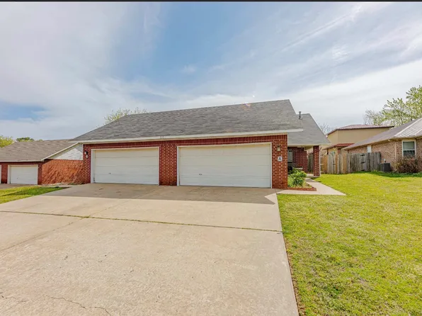 215 Fox Run Pl #B, Lowell, AR 72745