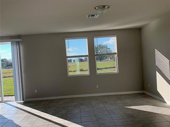 3rd image of 276 Towns Cir