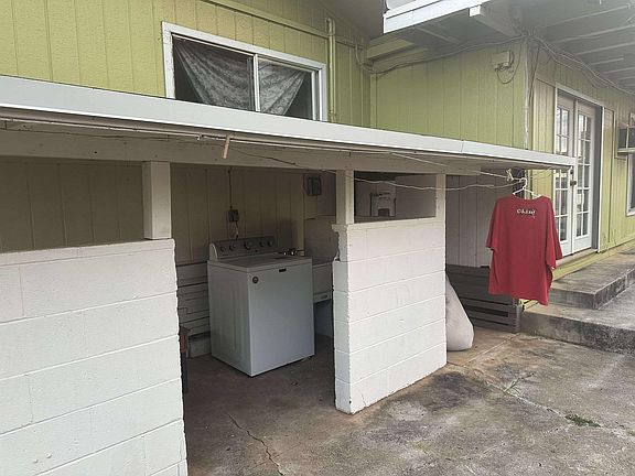 Own washer. Area can also be use as a storage.