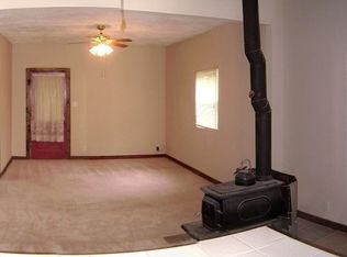 302 S White St, Sidney, IL