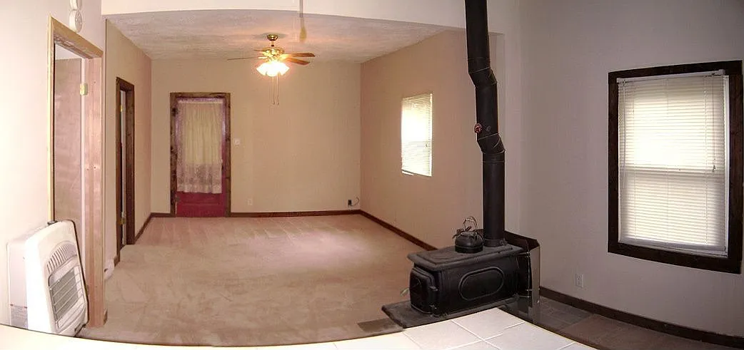 302 S White St photo 1