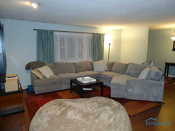3rd image of 1745 Wilshire Ave