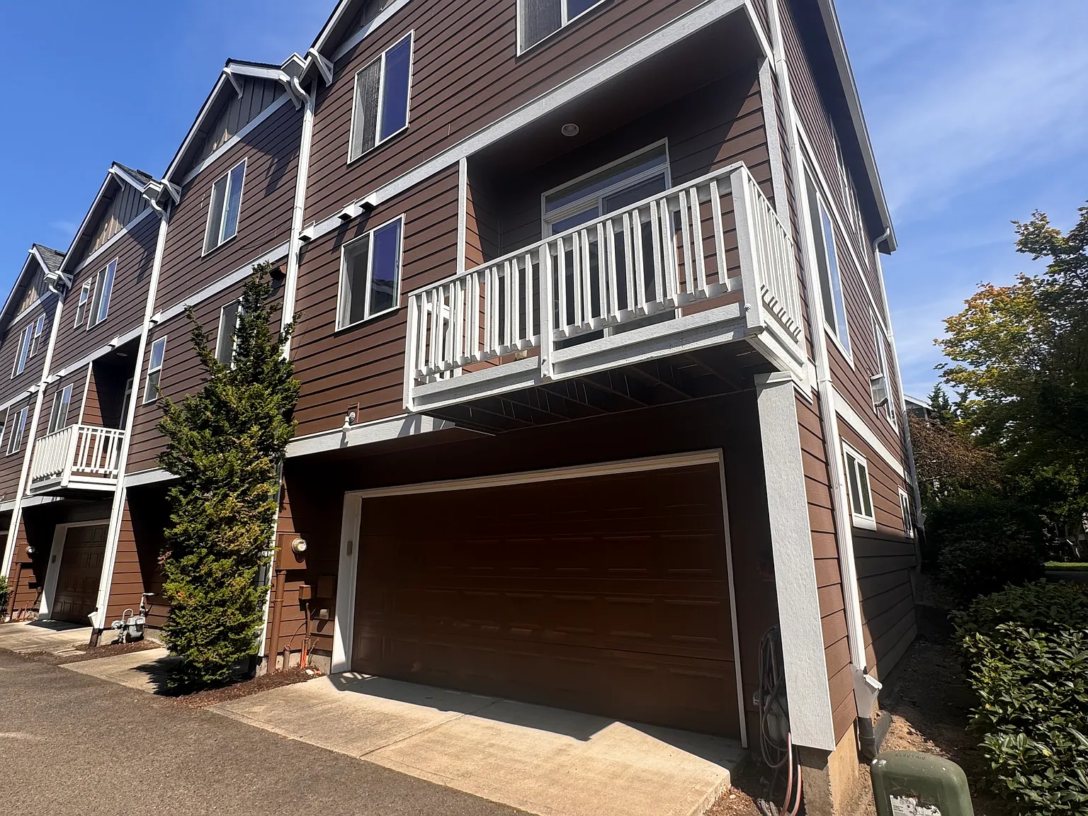 3 bed, 2.5 bath, 1445 sqft, $2,850 — Photo 2