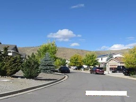 Exterior Neighborhood (street photo)