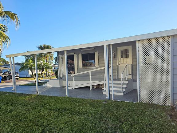 3rd image of 138 Bimini Cay Cir