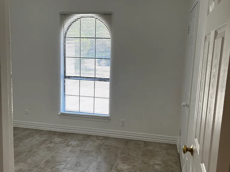 2nd bedroom with closet