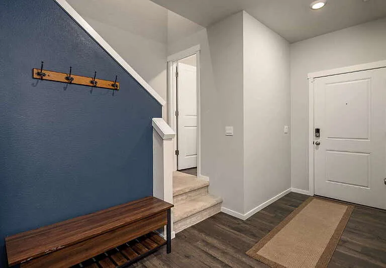 10715 32nd St NE — Photo 3