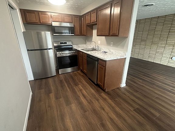 2nd image of 545 Lowell Ave APT 6