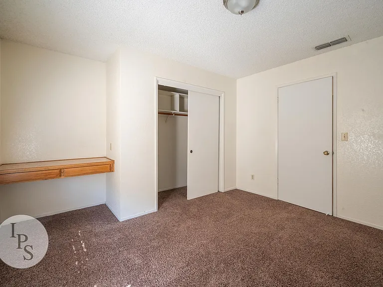 2131 E Cromwell Ave — Photo 13