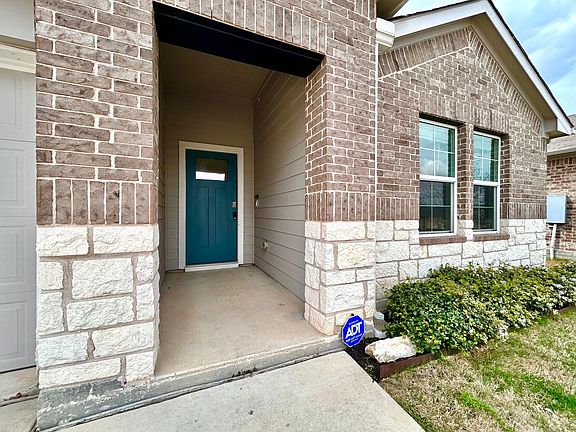 4th image of 144 Callado Cir