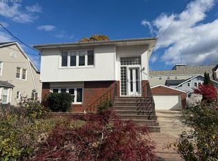 306 Hamilton Ave #1, Hewlett, NY 11557