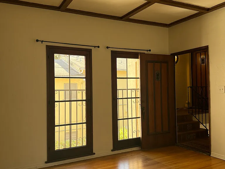 219 Quincy Ave — Photo 8