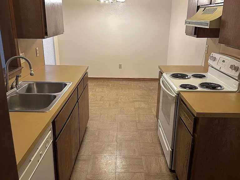 217 Skylark Ct — Photo 3