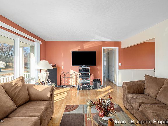 5th image of 3448 Fuller Ave SE