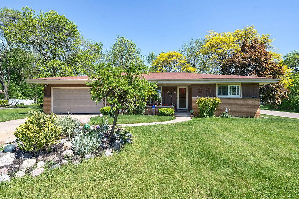 2610 W Green Tree Rd, Glendale, WI 53209 Zillow