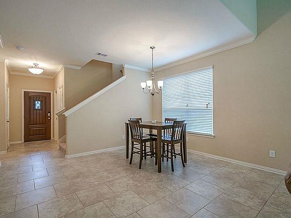 4th image of 2237 Oak Circle Dr N