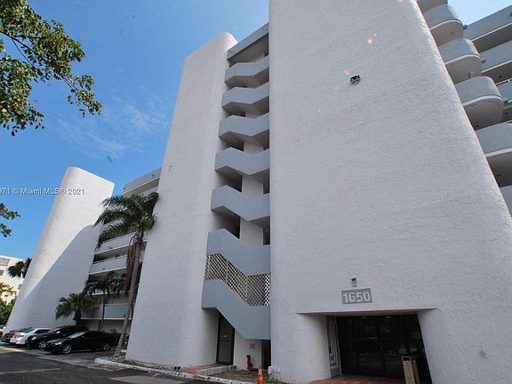 3rd image of 1650 NE 115th St APT 206