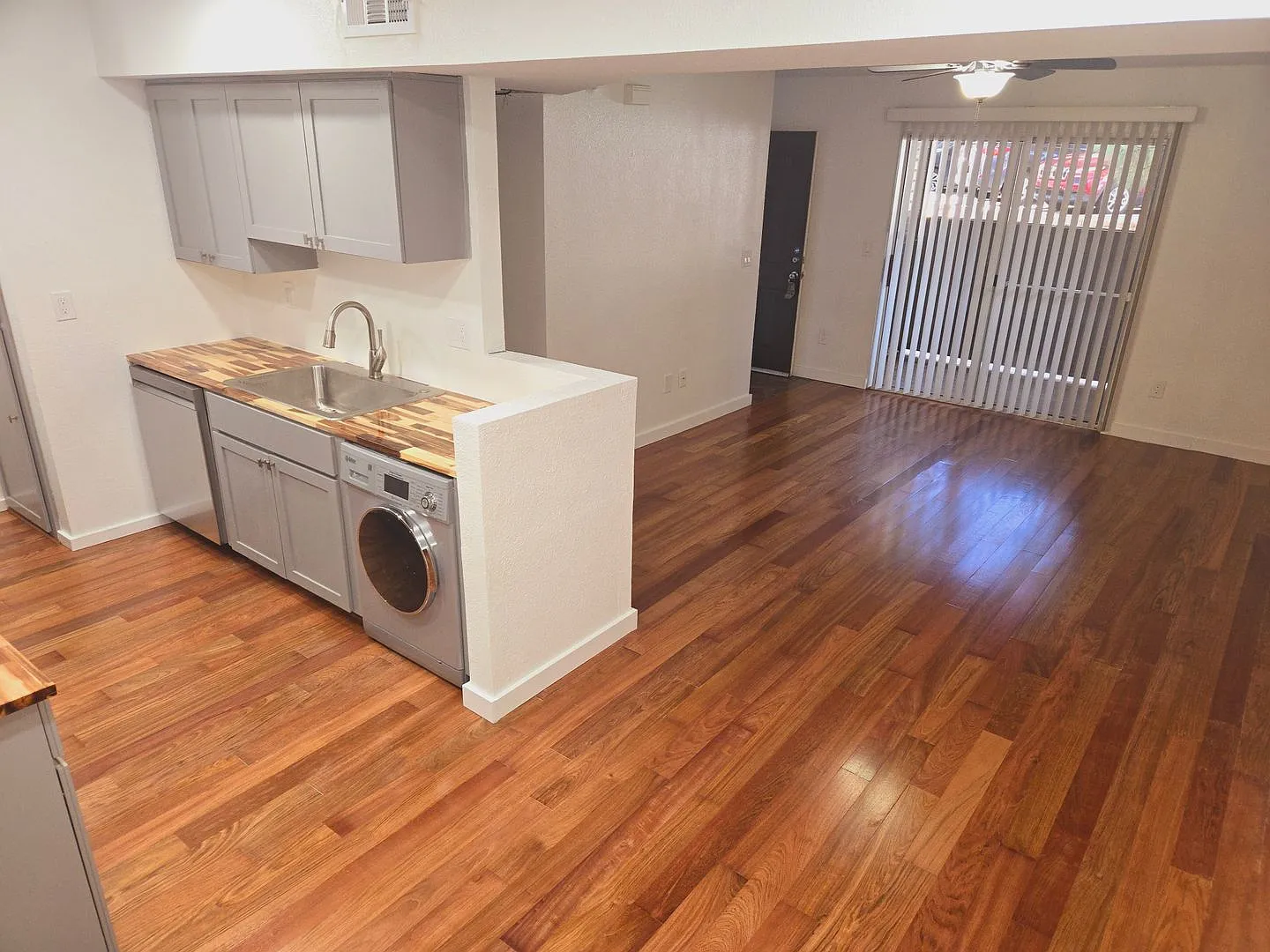 Freshly Remodeled 2 Bed, 2 Bath Condo in The Arbors!! Students OK! No Pets! Avail. Now! — Photo 2