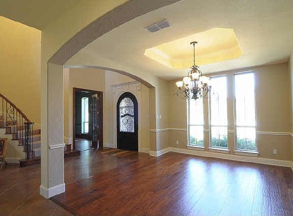 3rd image of 613 Deerwood Ln