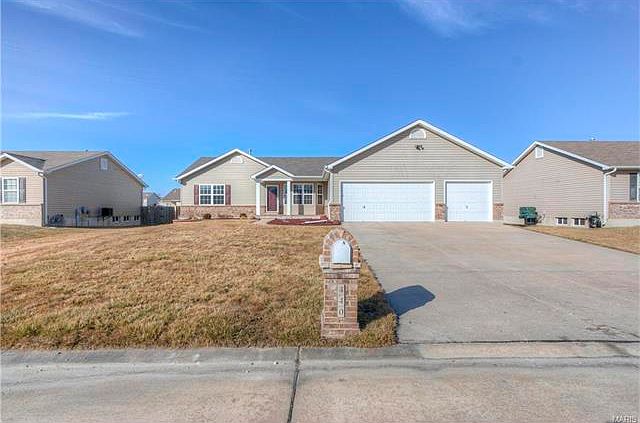 1st image of 440 Glen Forest Dr