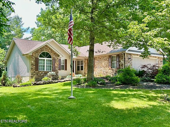 2nd image of 256 Saint George Dr