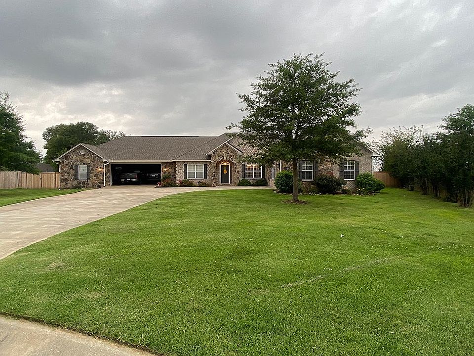 1st image of 13 Hall Dr