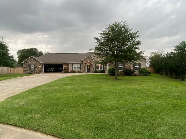 13 Hall Dr, Stuttgart, AR 72160