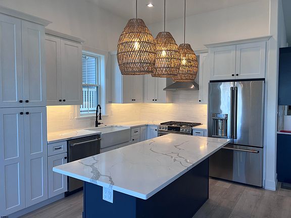 5th image of 2709 West Ave #1