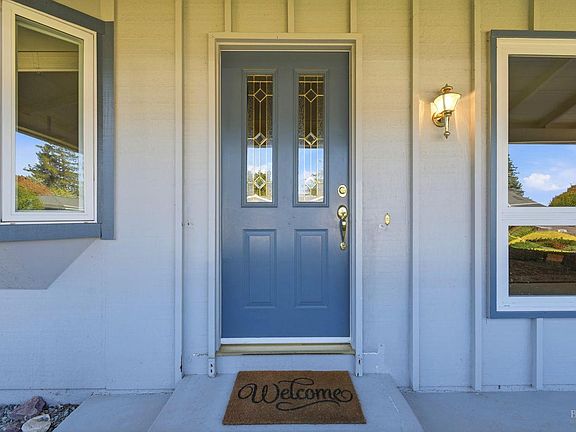 3rd image of 321 Mockingbird Circle