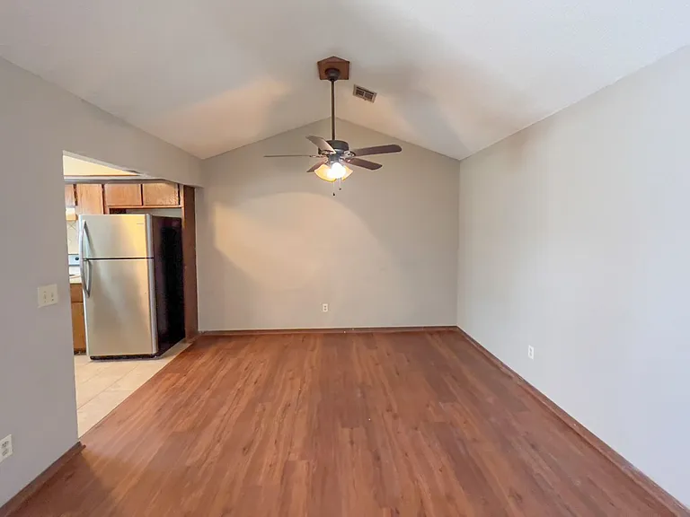 1303 N Fretz Ave — Photo 5