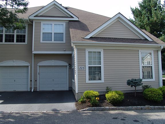 4th image of 225 Shinnecock Dr