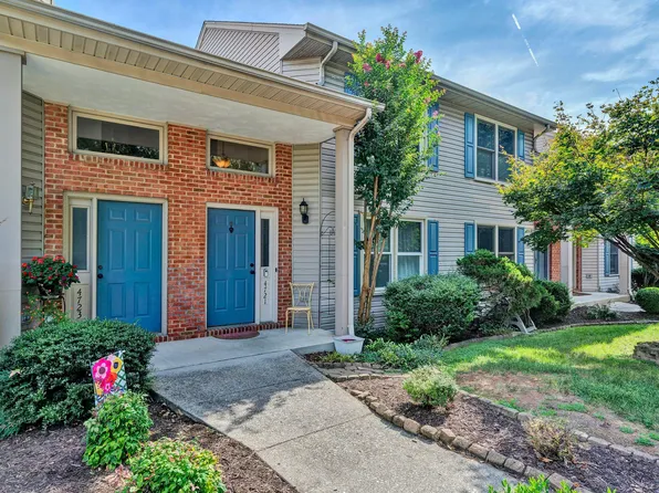 4721 Oakcliff Dr, Roanoke, VA 24018