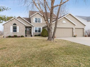 2750 Hunters Ridge Rd, Marion, IA 52302