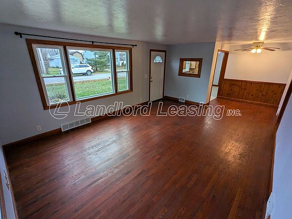 3rd image of 10059 Dupont Dr