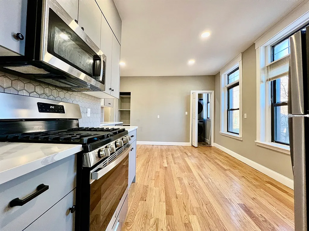 5 bed, 1800 sqft, $4,500 — Photo 4